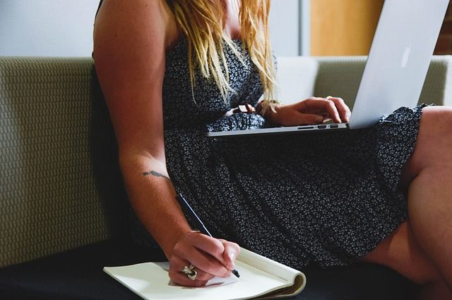 Comment rédiger une lettre de motivation efficace pour travailler en librairie en 2025 ?