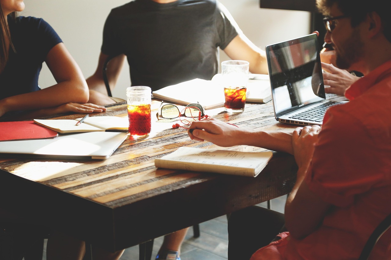 Quels partenariats stratégiques développer pour une entreprise saisonnière ?